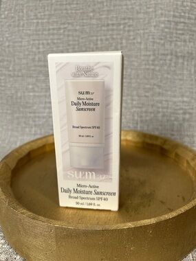 Micro-Active Daily Moisture Sunscreen SPF40 — White